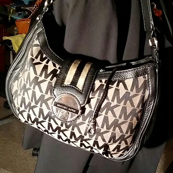 Michael Kors Handbags - MICHEAL KORS Signature Bag